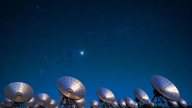 “These Bright Eyes See in the Dark!”: Astounding Solar Heliostats Revolutionize Earth’s Ability to Detect Asteroids After Sunset Illustration of heliostats being utilized for nighttime asteroid detection, created by artificial intelligence.