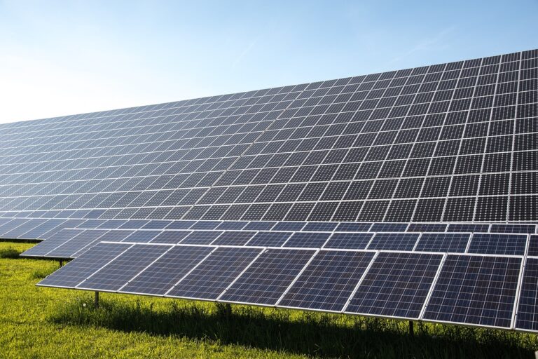 “Is America Losing Its Energy Edge?” As Vast Majority of New US Power Plants Choose Solar or Wind Over Traditional Power Sources
